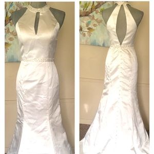 VNAIX 🤍WHITE🤍  ELEGANT HALTER MERMAID WEDDING GOWN STREET SIZE 4 🌟NWOT🌟
